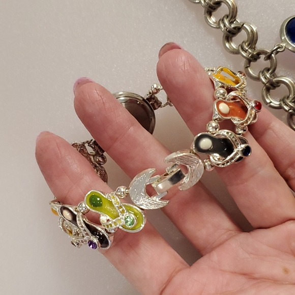 Lot of 6 watches flip flops, wraps, a cuff & charm bracelet all need batteries - Picture 9 of 11